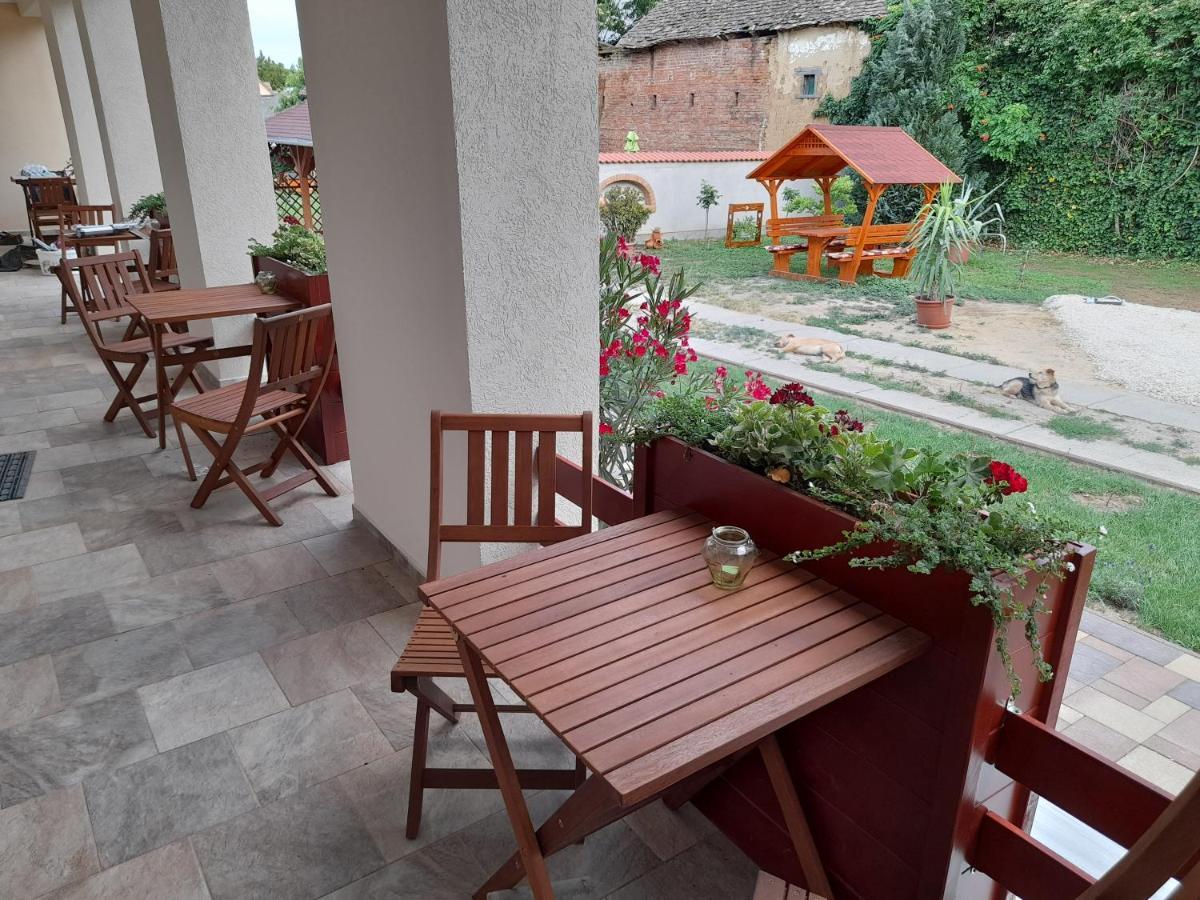 Bed and Breakfast Adamko Borkert Haz Виллань Экстерьер фото