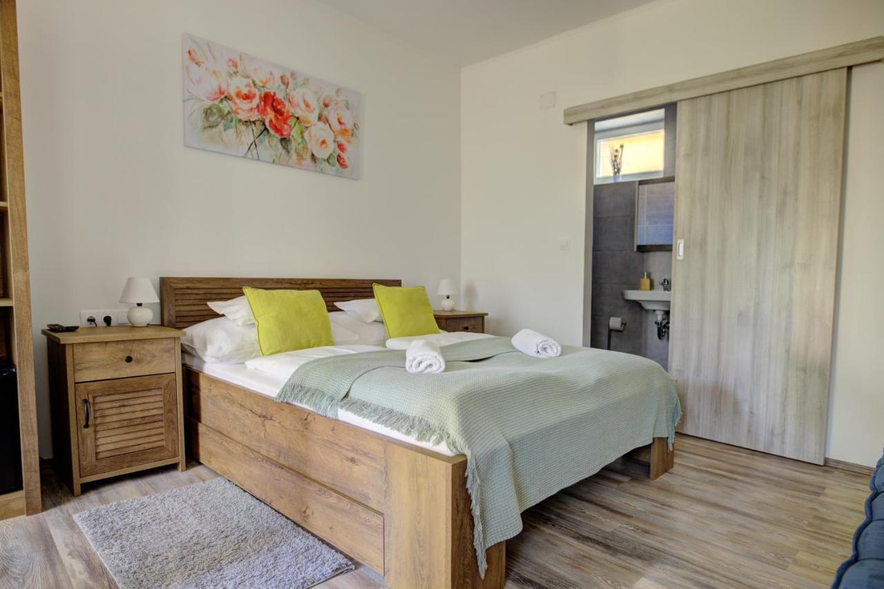 Bed and Breakfast Adamko Borkert Haz Виллань Экстерьер фото